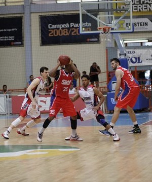 Limeira x Pinheiros NBB  (Foto: JB Anthero / Divulgação)
