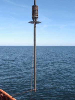 Aparelho semelhante ao usado para a retirada dos sedimentos do fundo do oceano (Foto: Science/AAAS)