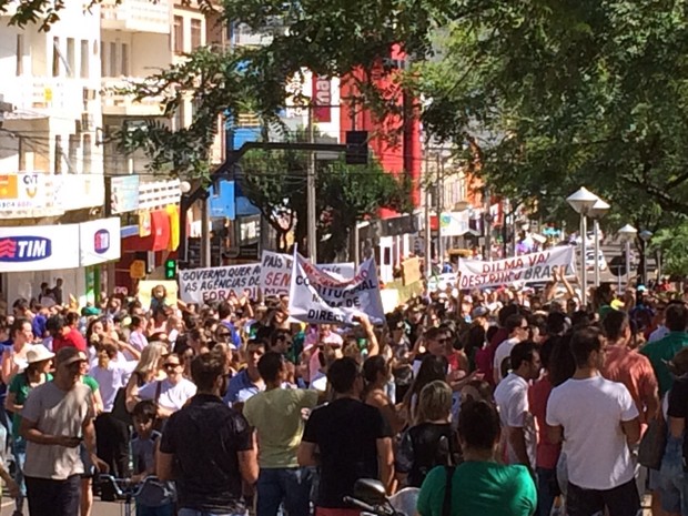 Protesto em Chapecó (Foto: Isabella Fernandez/RBS TV)