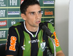 Rodrigo Pimpão Améric-MG apresentação (Foto: Gabriel Medeiros / Globoesporte.com)