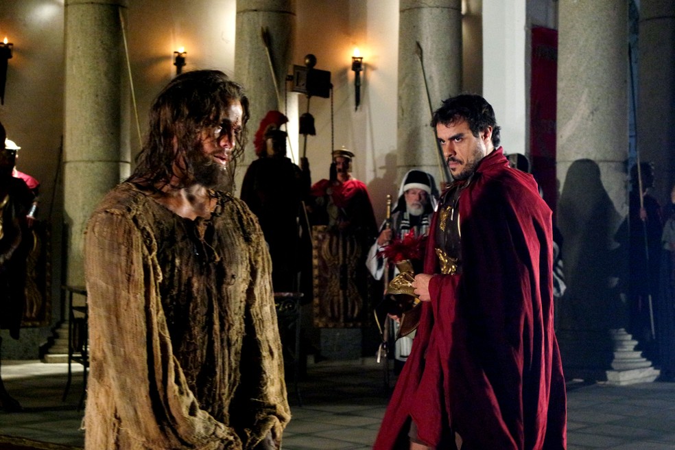 Jesus será interpretdo por Rômulo Neto e Joaquim Lopes dará vida a Pilatos (Foto: Marcelo Loureiro/Divulgação)
