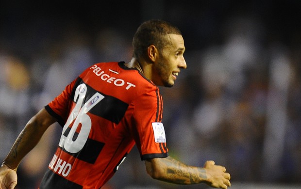 Paulinho Emelec x Flamengo (Foto: AFP)