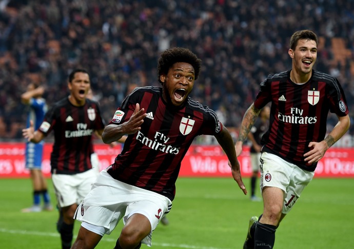 Luiz Adriano comemora gol Milan (Foto: Getty Images Sport/Claudio Villa)