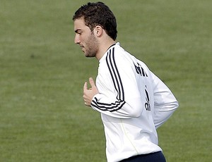 higuain real madrid treino (Foto: agência EFE) higuain real madrid treino (Foto: agência EFE)