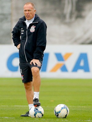 Timão treina sem Anderson Martins e Renato Augusto; Mano ensaia equipe