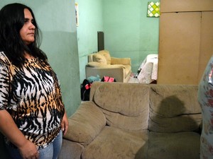 Mãe afirma que diretor a orientou para retirar menina da escola em Piracicaba (Foto: Fernanda Zanetti/G1)