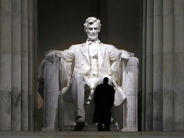 Estátua do Memorial Lincoln, em Washington, EUA (Foto: Gerald Herbert/AP Photo)