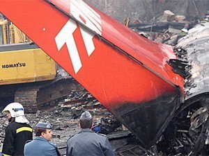 Avião da TAM chocou-se com prédio da empresa em Congonhas, deixando 199 mortos em julho de 2007 (Foto: Arquivo/G1)