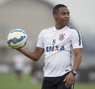 Invicto há 10 jogos, Corinthians ainda vai oscilar no Brasileirão, prevê Elias