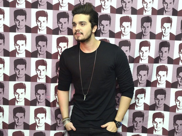 Luan Santana antes de show na Zona Oeste do Rio (Foto: Roberto Teixeira/ EGO)