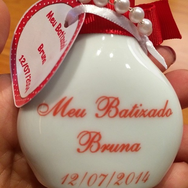 Lembrança do batizado de Bruna, filha de Nívea Stelmann (Foto: Instagram / Reprodução)