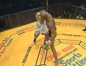 FRAME Anderson Silva luta contra Tony Fryklund (Foto: Reprodução)