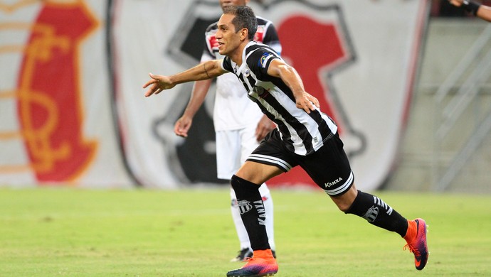 Central x Santa Cruz Campeonato Pernambucano (Foto: Marlon Costa / Pernambuco Press)