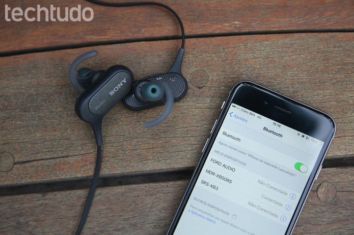 Fone conectado via Bluetooth no iPhone 6 (Foto: Ana Marques/TechTudo) Fone conectado via Bluetooth no iPhone 6 (Foto: Ana Marques/TechTudo)