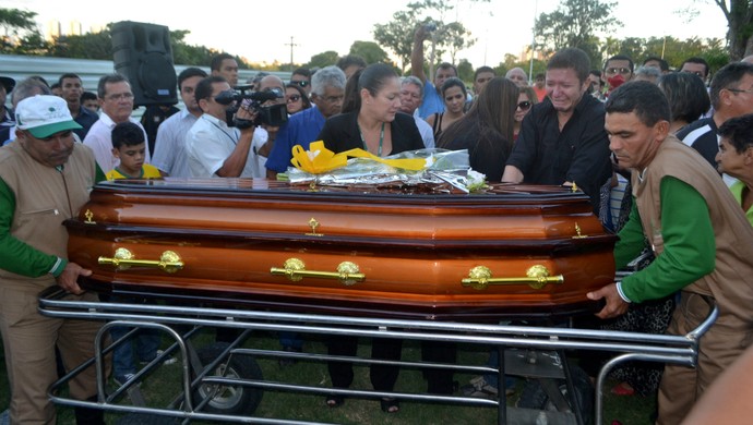Enterro Marinho Chagas (Foto: Jocaff Souza/GloboEsporte.com)