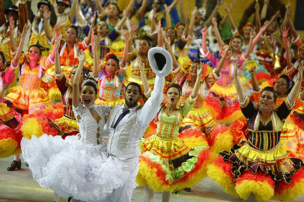 Quadrilheiros da Dona Dadá cantam durante apresentação para o público (Foto: Felipe Brasil / Gazeta de Alagoas) Quadrilheiros da Dona Dadá cantam durante apresentação para o público (Foto: Felipe Brasil / Gazeta de Alagoas)