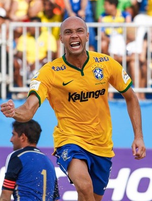Sidney comemora um dos gols do Brasil na goleada sobre a Argentina na Copa Suç-Americana de futebol de areia  (Foto: Marcello Zambrana)