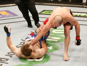 Kenny Robertson e Sultan Aliev, UFC 182 Suécia (Foto: Josh Hedges / Getty Images)