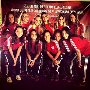 Atletas do Flamengo no lançamento da campanha Anjo da Guarda Rubro-Negro (Foto: Reprodução / Instagram)