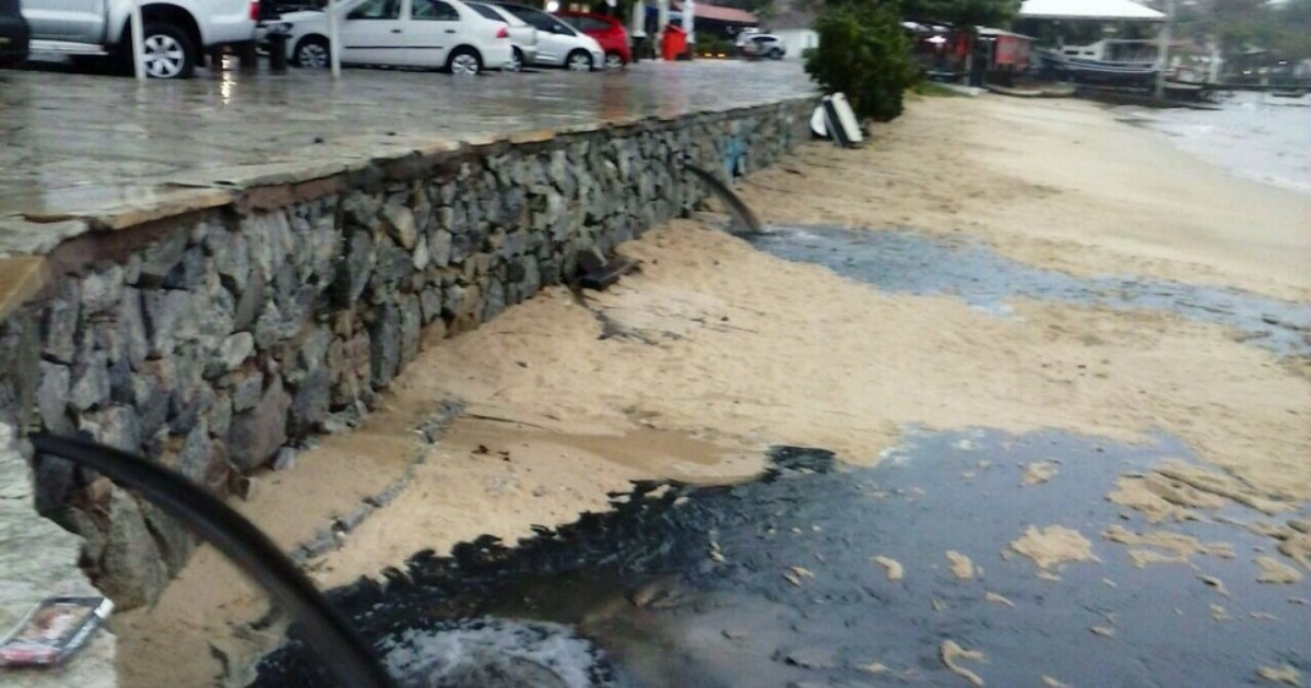 G1 Internauta Flagra Despejo Irregular De Esgoto Em Praia De Búzios No Rj Notícias Em