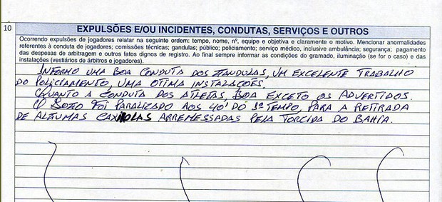 Árbitro relata na súmula o arremesso das caxirolas pela torcida do Bahia (Foto: Reprodução)