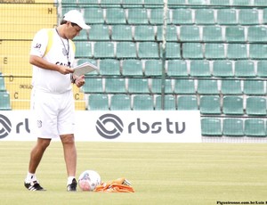 Adilson Batista treino Scarpelli Figueirense (Foto: Luiz Henrique/Figueirense FC)