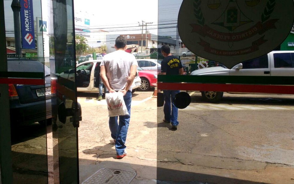 Médico preso nesta sexta durante as investigações da operação Mr. Hyde, que investiga suposta máfia das próteses no DF (Foto: Mara Puljiz/TV Globo)
