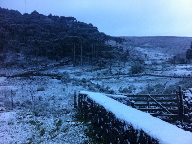 Neve muda a paisagem em São José dos Ausentes, RS (Foto: Caetanno Freitas/G1)