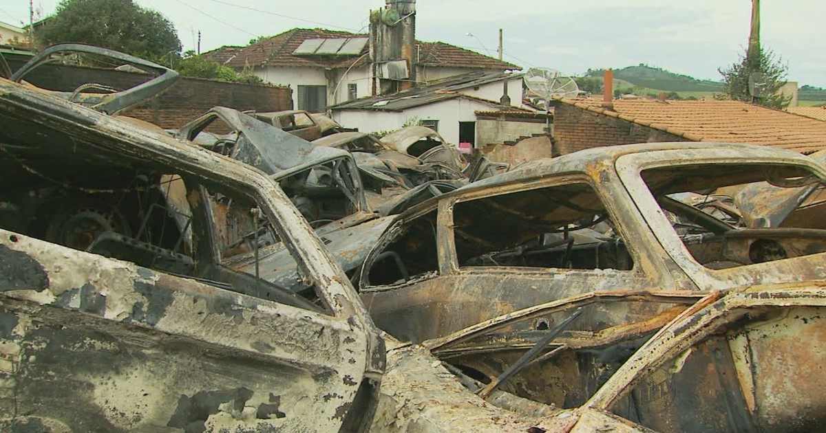 G1 Incêndio destrói pátio de veículos do Detran em Muzambinho, MG