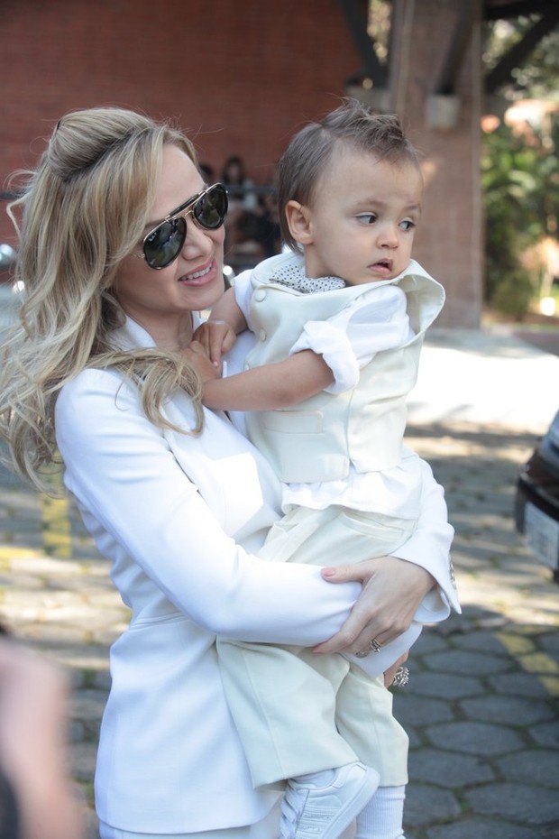 Eliana com o filho (Foto: Leo Franco / AgNews)