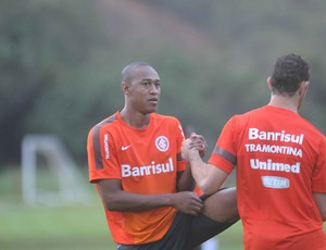 Fabrício no treino do Inter em Recife (Foto: Aldo Carneiro/Pernambuco Press)