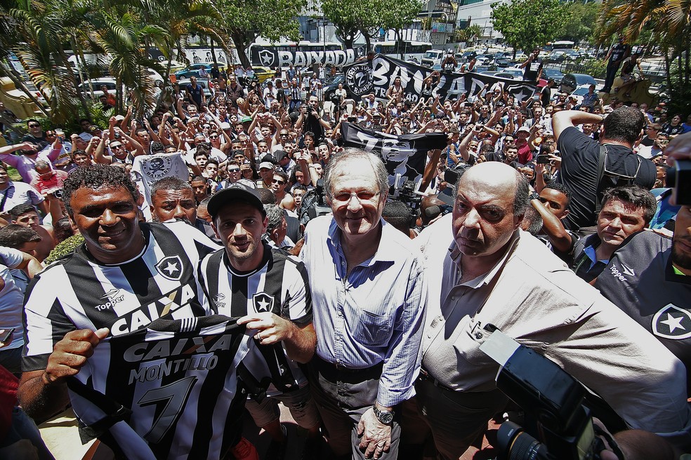 Apresentação de Montillo, em janeiro, levou multidão a General Severiano (Foto: Vitor Silva/SSPress/Botafogo)