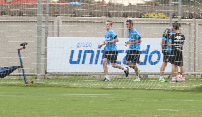 Lucas Leiva e Luan Grêmio  (Foto: Eduardo Moura/Globoesporte.com)