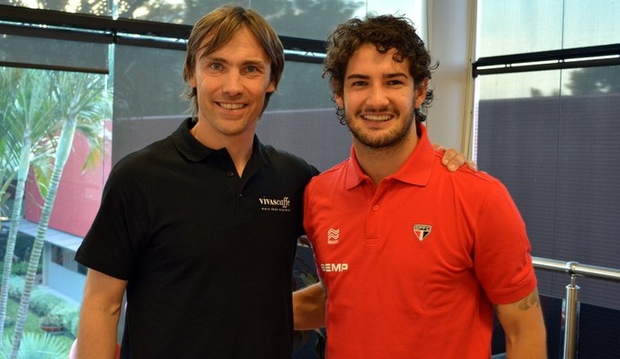 Dario Šimić visita CT da Barra Funda e encontra Alexandre Pato (Foto: site oficial / saopaulofc.net)