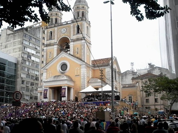 Milhares de fiéis acompanham a procissão neste domingo (22) (Foto: Wellinton Correa/Divulgação)