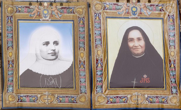 As imagens das duas freiras: à esquerda, a colombiana Laura Montoya e Upegui e, à direita, a mexicana Guadalupe García Zavala (Foto: EFE/EPA/CLAUDIO PERI)