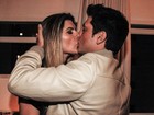 Ceará dá beijão em Mirella Santos em festa de aniversário em São Paulo