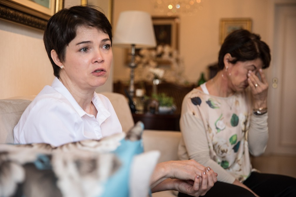 Fabienne e Mara relatam dor e pedem dignidade aos familiares (Foto: F&aacute;bio Tito/G1)
