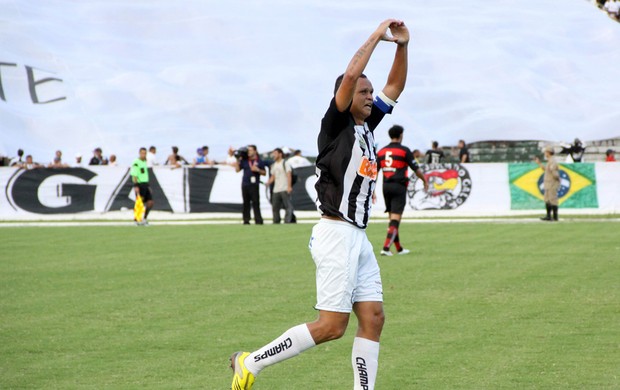warley como jogador do Treze em 2011 (Foto: Leonardo Silva / Jornal da Paraíba)