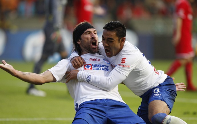 Pavone e Marco Fabián gol Cruz Azul (Foto: EFE)
