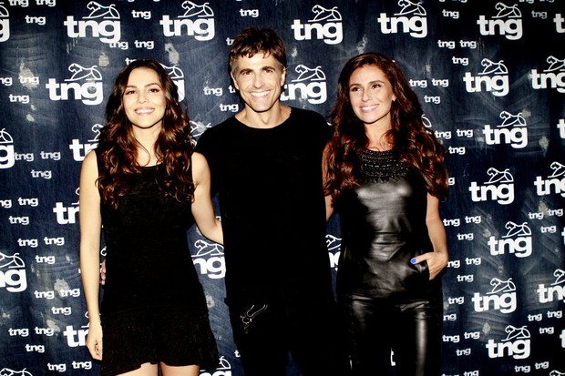 Taína Müller, Reynaldo Gianecchini e Giovanna Antonelli no Fashion Rio (Foto: Isac Luz / Ego)