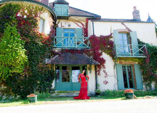 Gyselle Soares posa nos jardins do castelo de Bourgogne, na França (Foto: Mehdikoussou) Gyselle Soares posa nos jardins do castelo de Bourgogne, na França (Foto: Mehdikoussou)