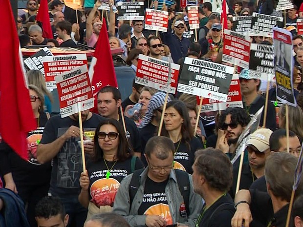 G1 Servidores Protestam Em Visita Do Ministro Lewandowski A Porto