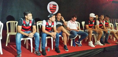 Éderson, Cuéllar, Mancuello, Vizeu, Ronaldo e Daniel foram ao jogo (Foto: Marcello Pires/GloboEsporte.com)