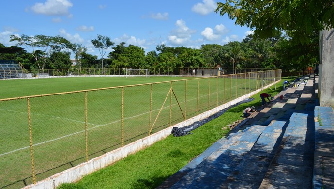 Estádio Aglair Tonelli, em Cacoal, passa por reforma (Foto: Fernanda Bonilha)