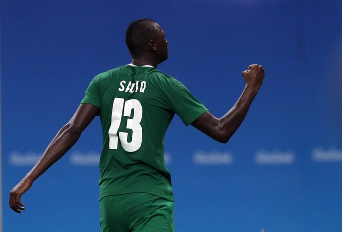 Sadiq Umar Nigeria x Suecia (Foto: Reuters)
