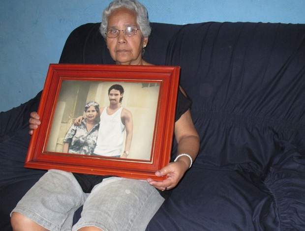 mãe de Clei, ex-jogador do Botafogo (Foto: Alexandre Alliatti) mãe de Clei, ex-jogador do Botafogo (Foto: Alexandre Alliatti)