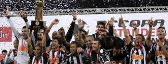 Galo faz dois gols na prorrogação, bate Lanús e conquista a Recopa (Bruno Magalhaes/AP Photo)