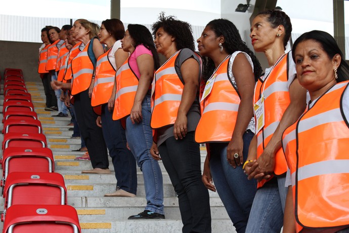 Mães dos membros de torcida organizada no clássico Sport x Náutico (Foto: Aldo Carneiro/Pernambuco Press)