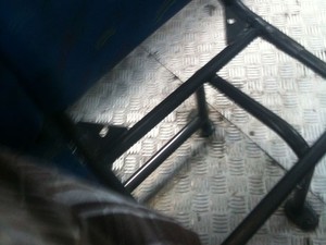 Leitor encontra outro ônibus da mesma linha ainda sem banco no Rio (Foto: Bruno Rafael Magalhaes/VC no G1)
